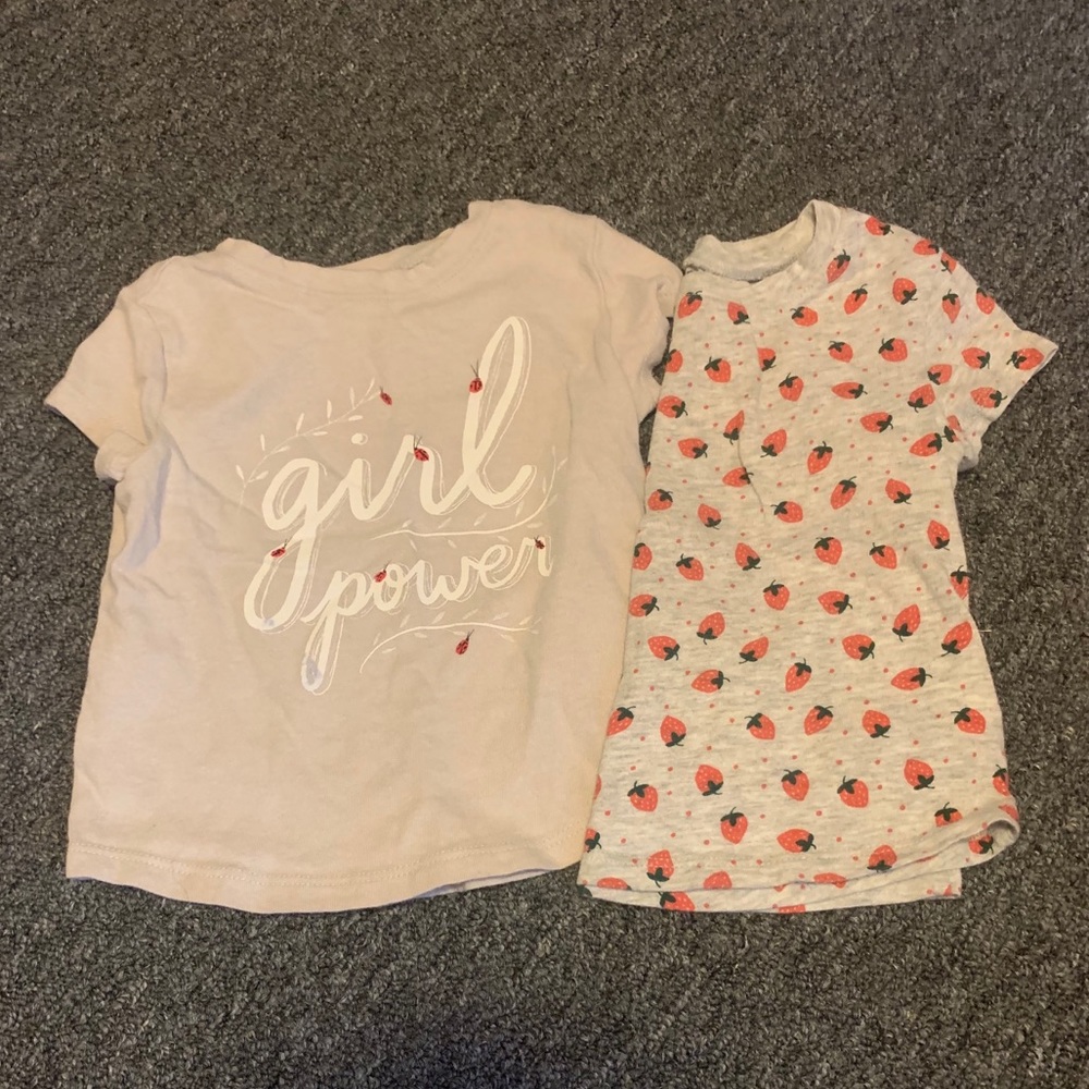 Set of 2 old navy T-shirt’s 18-24m